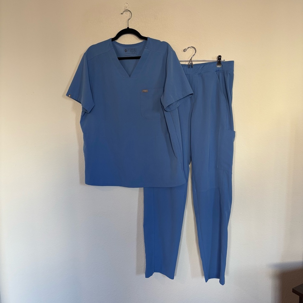 FIGS Men's Scrub Set in Slate Blue